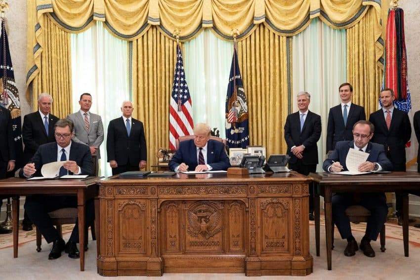 Grenell: Para katër vjetësh i bashkuam liderët e Kosovës e Serbisë në Zyrën Ovale për marrëveshjen historike, Biden-Harris s’arritën ta zbatonin