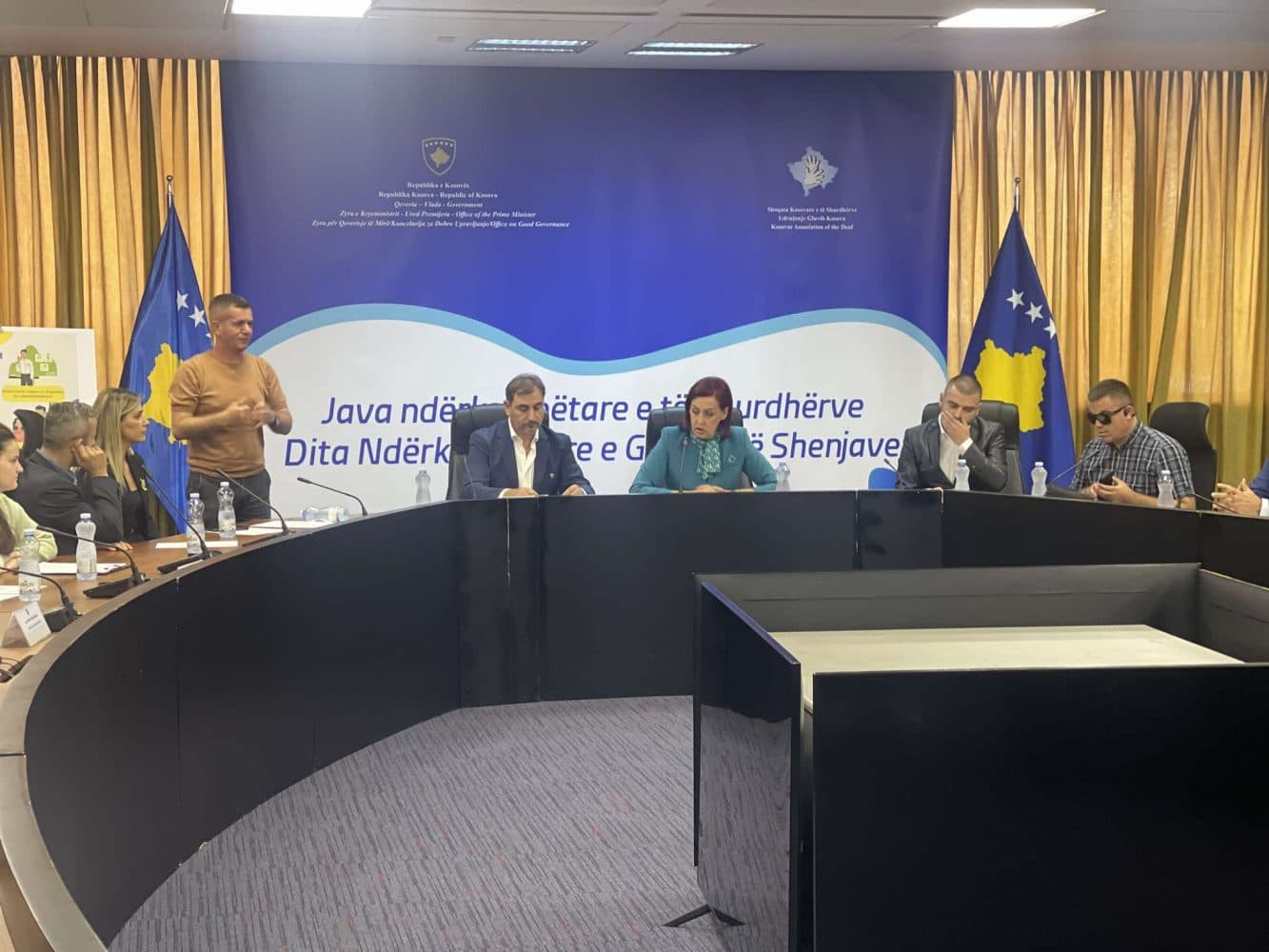 Kërkohet përmirësimi i legjislacionit për gjuhën e shenjave në Kosovë