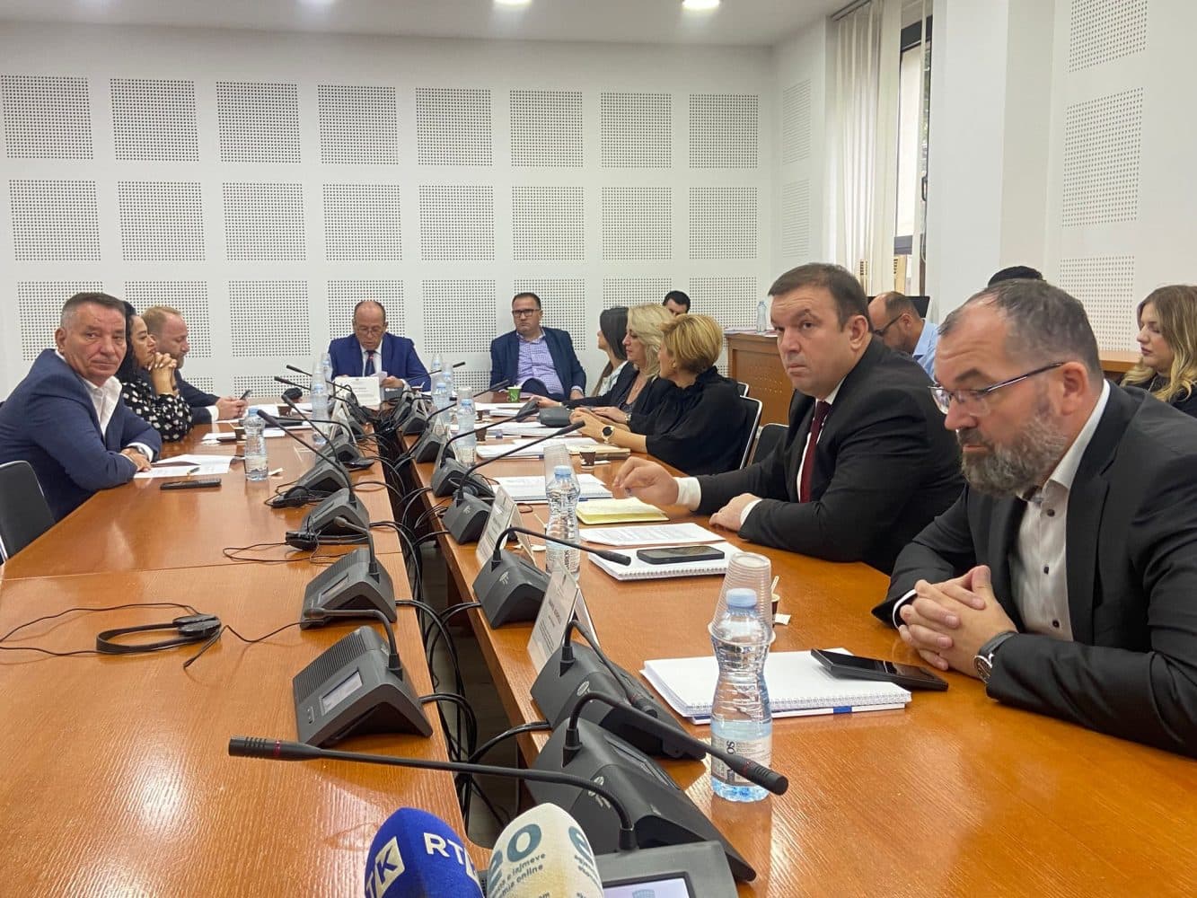 Komisioni për Ekonomi rishpall konkursin për Kryesues të Komisionit Shqyrtues në ARrU