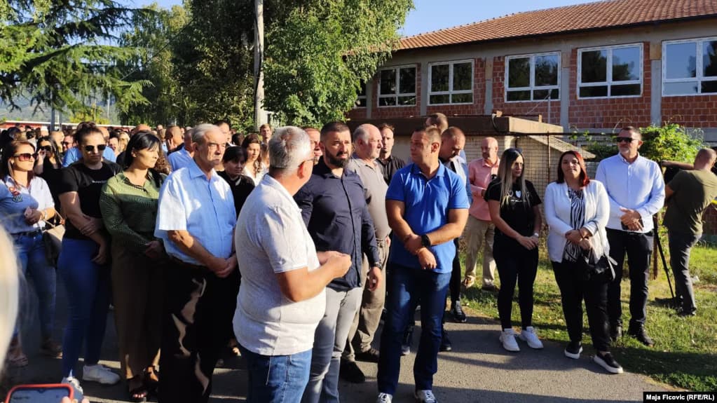 Serbët në Mitrovicë të Veriut kërkojnë të kthehen në punë në komunën paralele