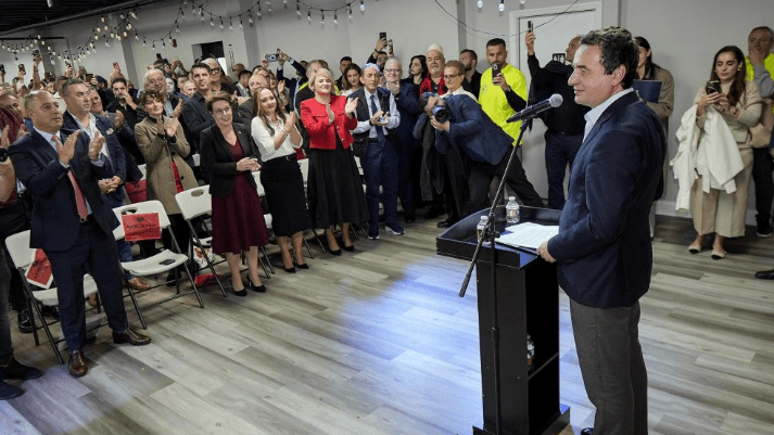 Kurti – shqiptarëve në Amerikë: Nëse para tri dekadave iu kemi thënë sakrifikoni, tash iu themi investoni