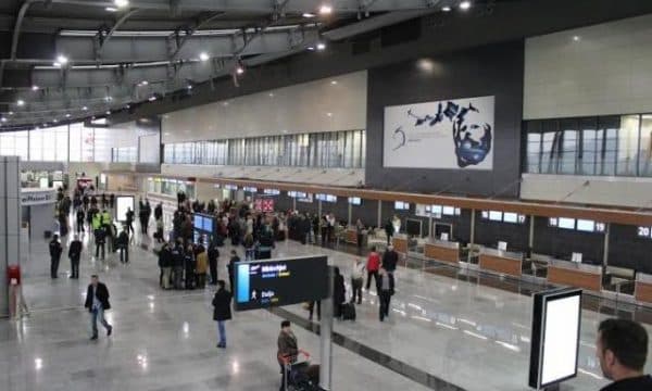 Ishin në kërkim, dy persona ndalohen në Aeroportin e Prishtinës për raste të vjedhjes