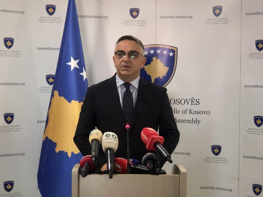 Tahiri: Ligji për Zyrtarët Publik s’duhet të kalojë, i bëhet dëm i madh Kosovës