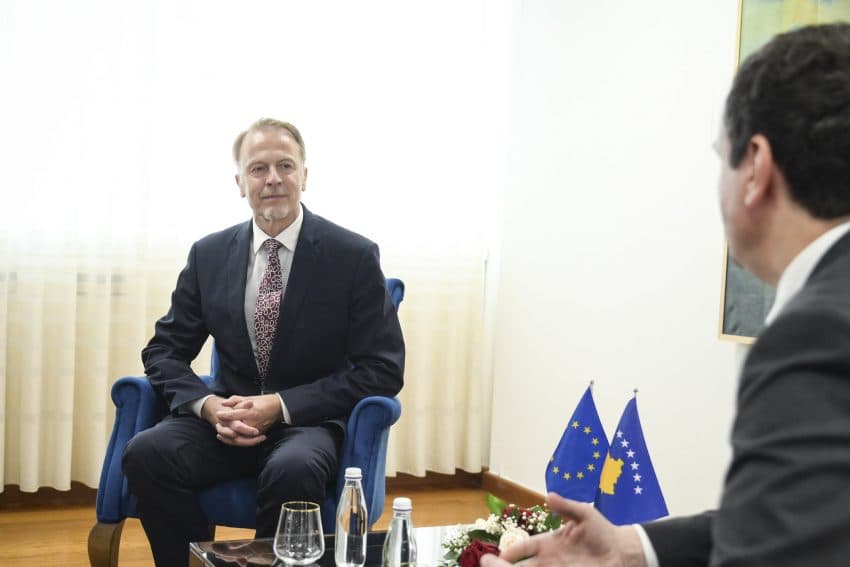 Kurti flet për anëtarësimin në BE me shefin e ri të saj në Kosovë
