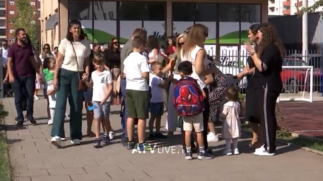 Nis viti i ri shkollor, në disa shkolla fillon mësimi gjithëditor