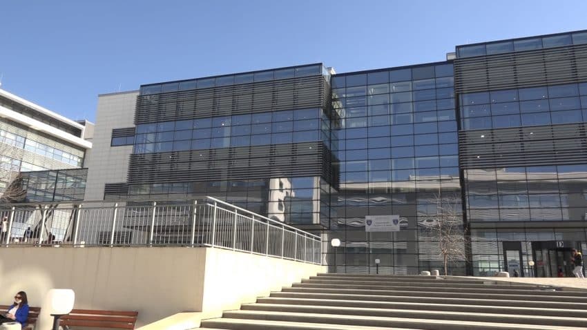 Dëshmitari thotë se i akuzuari Aksiq ishte iniciatori kryesor për djegien e katër shtëpive të tij