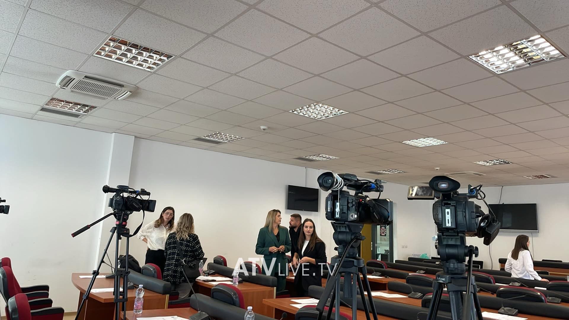 Shtyhet seanca e Kuvendit Komunal në Drenas, ku pritet të votohet dhënia në shfrytëzim e pronave për persona fizikë me afat prej 99 vjetësh
