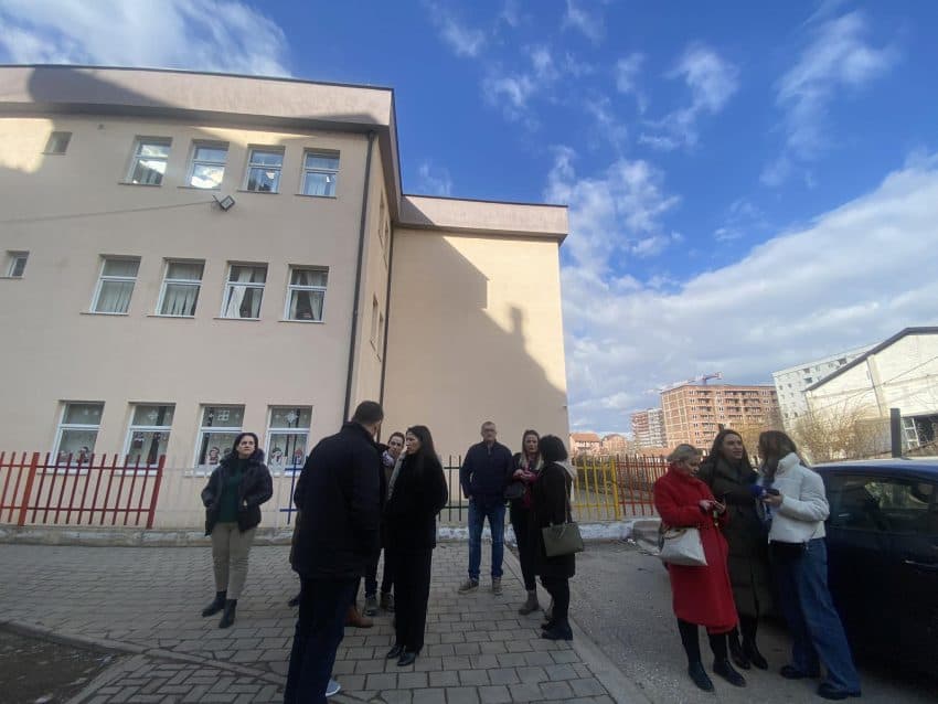 Arrestohet një grua në Prishtinë, pengoi procesin mësimor