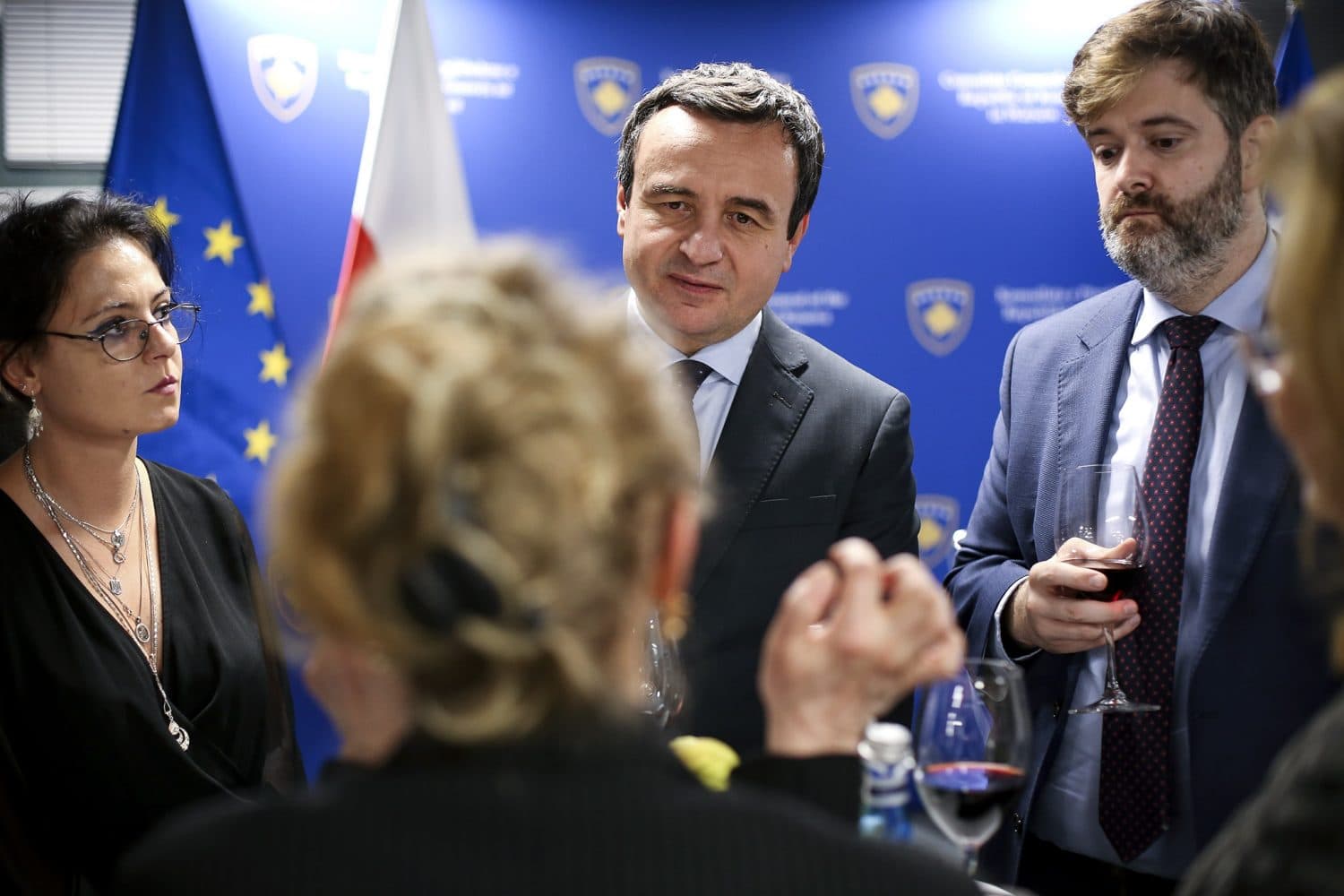 Kryeministri Kurti u takua me diasporën shqiptare në Poloni