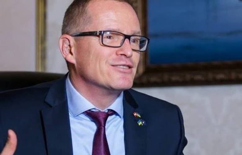 Fehlinger: ShBA-ja e përkrah Kosovës, Serbia me BRICS është armiku ynë