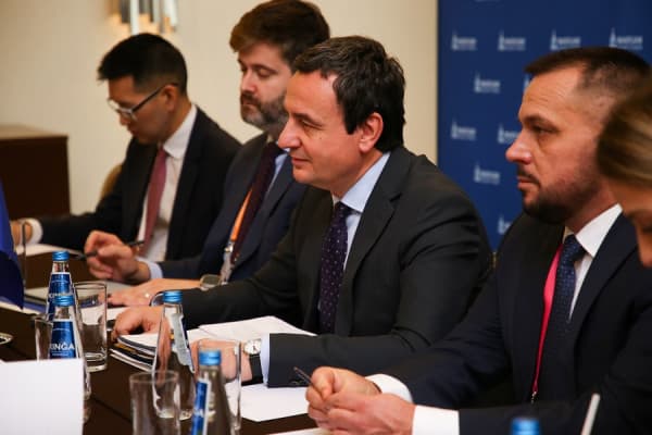 ​Dita e dytë e Forumit për Siguri të Varshavës, Kuti i shoqëruar me ministrin Maqedonci