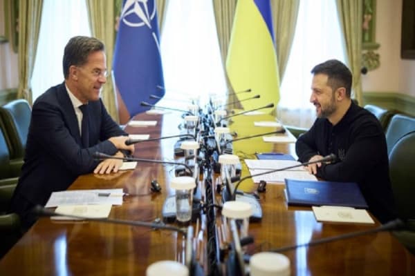 ​Rutte përsërit mbështetjen e NATO-s për Ukrainën në luftën kundër Rusisë