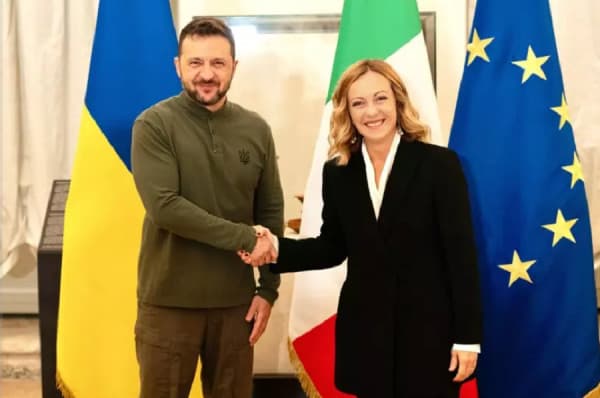 ​”Mbështetje ushtarake për të ndërtuar paqen”, i thotë Meloni Zelenskyt