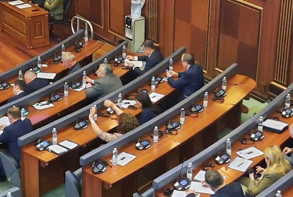 Deputetja Millaku ndan rrugët me LVV-në, aderon në LDK