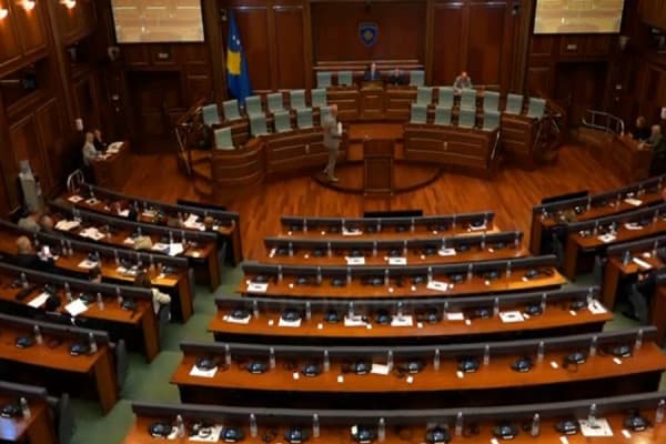 ​Opozita prezanton rezolutën, s’ka kuorum për votim
