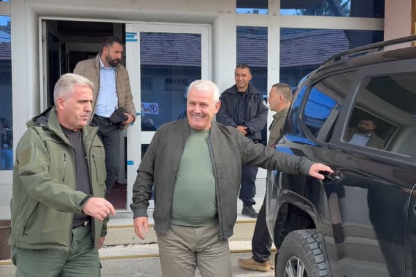 ​Sveçla nga veriu: Punë e zakonshme në orar të punës