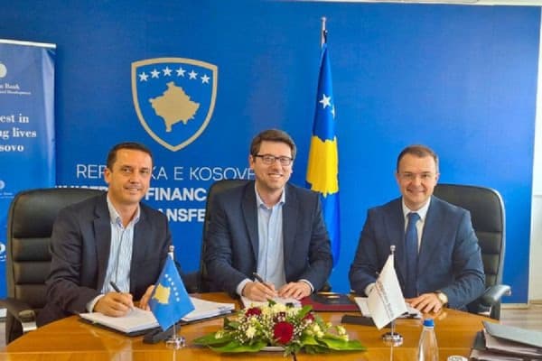 ​Nënshkruhen dy marrëveshje të grantit për energji efiçiente në Prizren me vlerë 1 milion euro