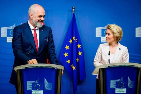 ​Von der Leyen sot në Shqipëri