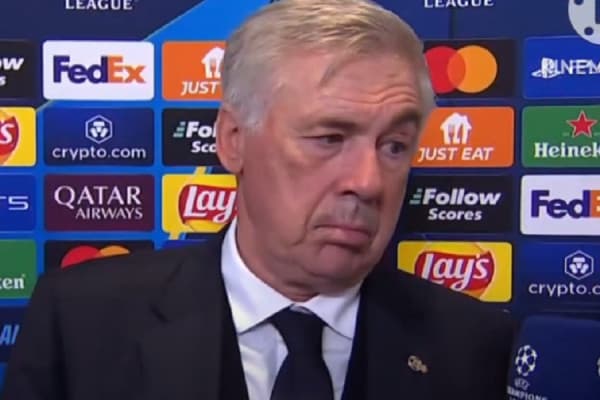 ​Ancelotti zbulon bisedën me lojtarët gjatë pushimit të ndeshjes me Dortmundin