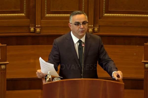 ​Tahiri i AAK-së: Pushteti po ikë nga seancat e jashtëzakonshme