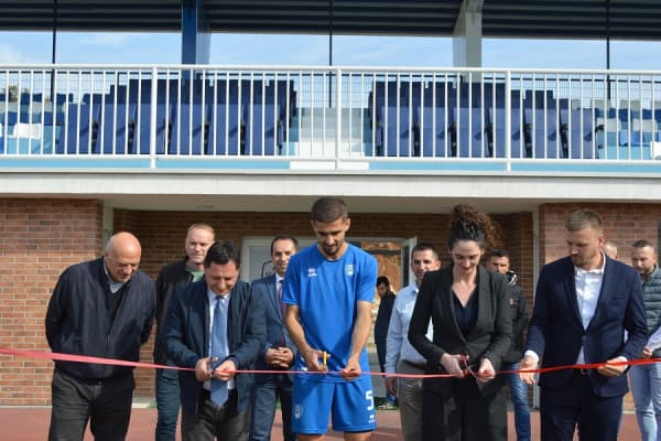 ​Perurohen tribunat e reja dhe zhveshtoret në stadiumin e Malishevës