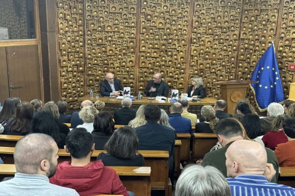 ​Promovohet romani i njohur “Zgjerimi” i shkrimtarit austriak Robert Menasse