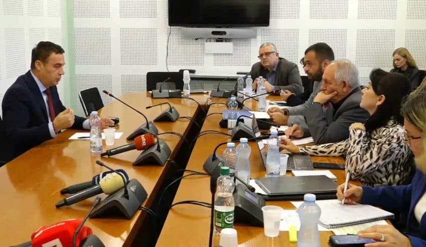 Ish-ministri i Arsimit: Ne kemi bërë blerjen e jo subvencionimin e librave