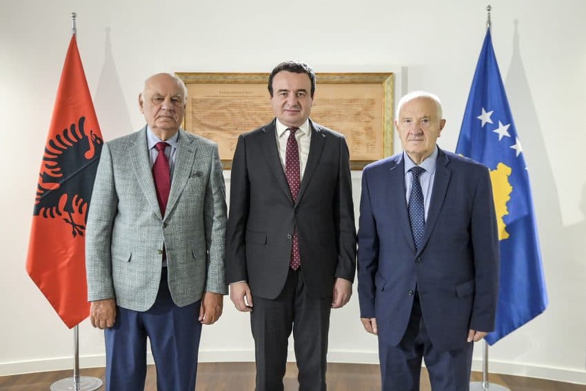 Kurti takohet me ish-presidentët e Shqipërisë dhe të Kosovës, u diskutua rreth progresit ekonomik dhe demokratik