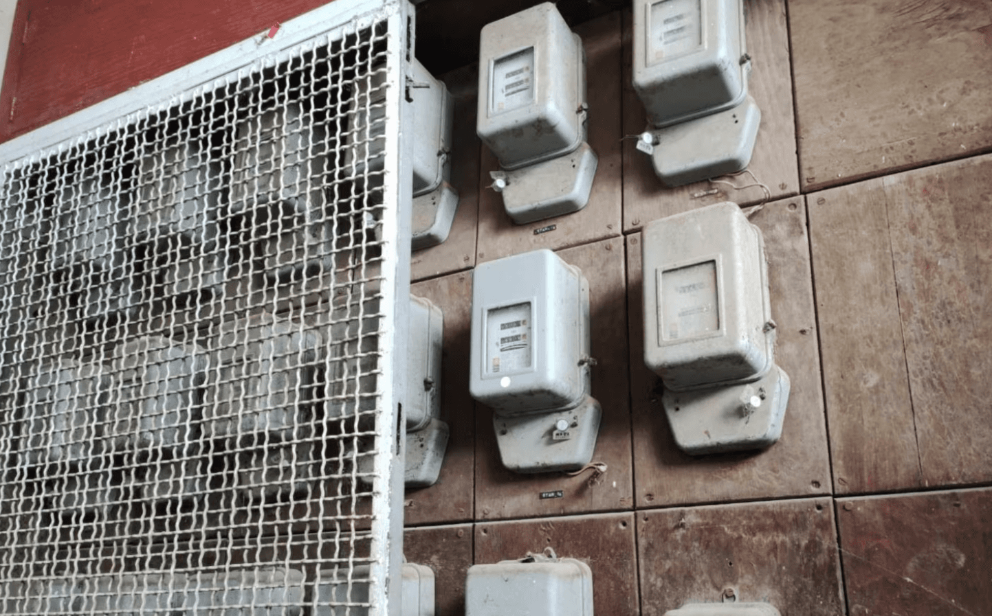 Qytetarëve serbë në veri u shkojnë paralajmërime për ndërprerje të rrymës, 15 ditë afat t’i shlyejnë borxhet
