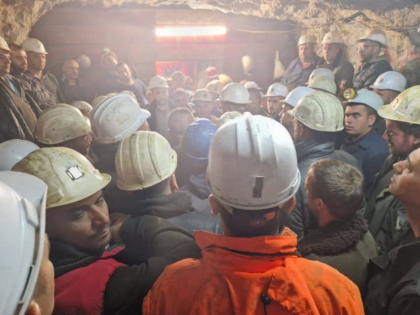 Minatorëve iu dalin vetëm gjysma e rrogave, reagon sindikata