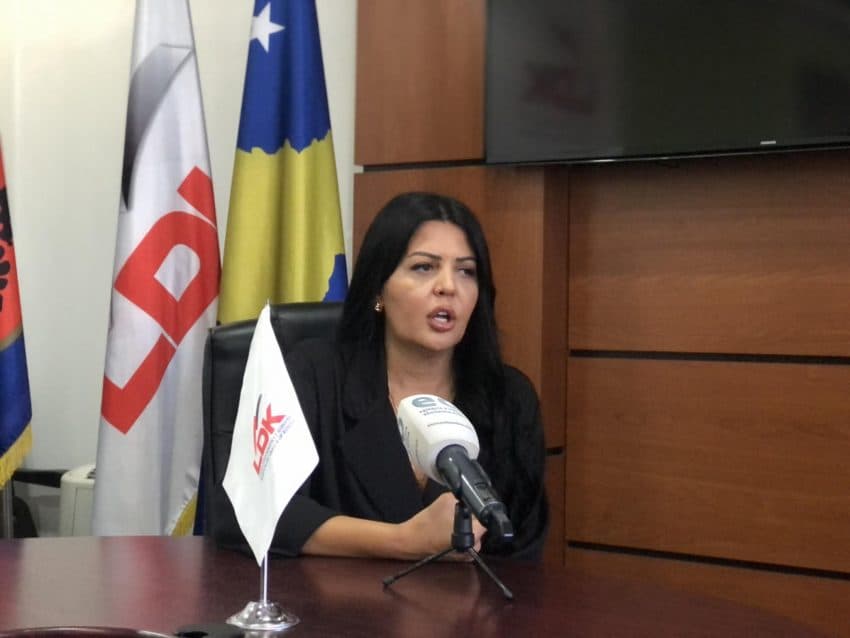 Krasniqi: Kurti e Bislimi do të mbahen në mend si qeverisja e mashtrimit dhe sanksioneve