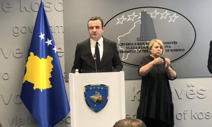 Kurti pyetet për pagat e mësuesve e policëve: Në sektorin publik u rritën vitin e kaluar, tash jemi përqendruar te pensionet