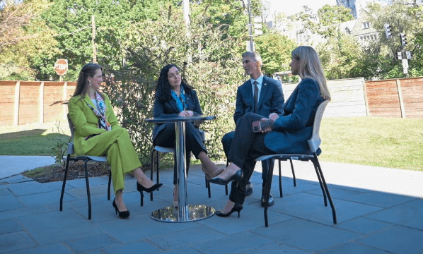 Osmani publikon foto nga oborri i Ambasadës së Kosovës në ShBA