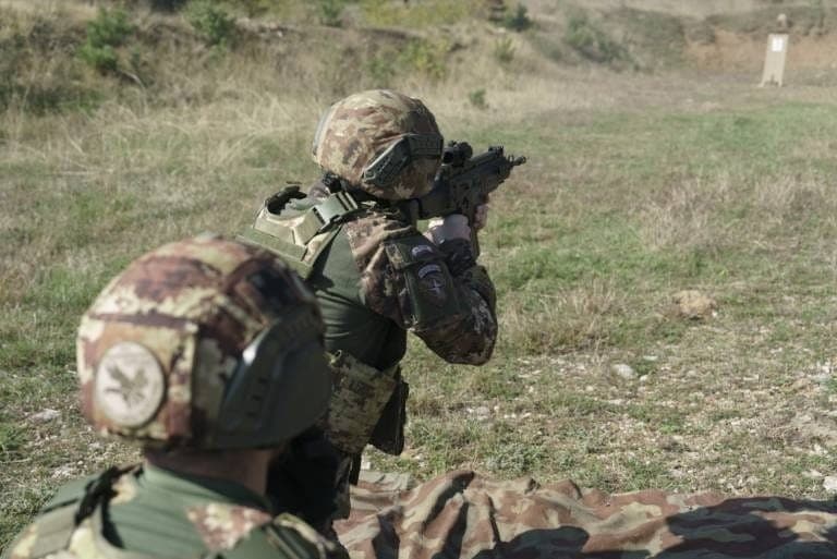 KFOR-i publikon pamje nga stërvitja e qitjes me armë