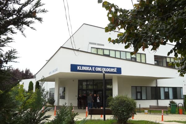 Kurtishi: Temperaturat e larta mund të ndikojnë më shumë tek pacientët që marrin kimioterapi