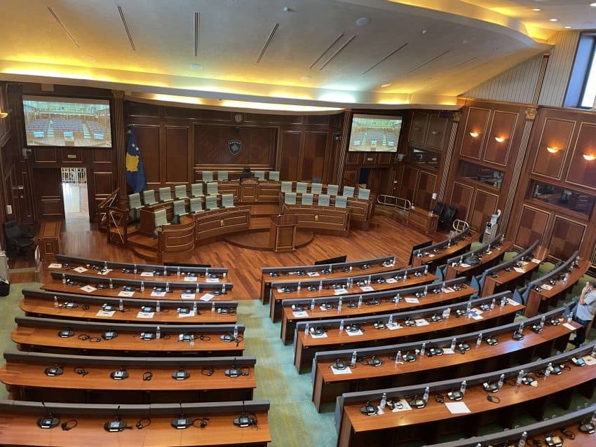 Beteja e opozitës me pushtetin për skandalet dhe ndërhyrjet në KEK – nesër seancë e jashtëzakonshme