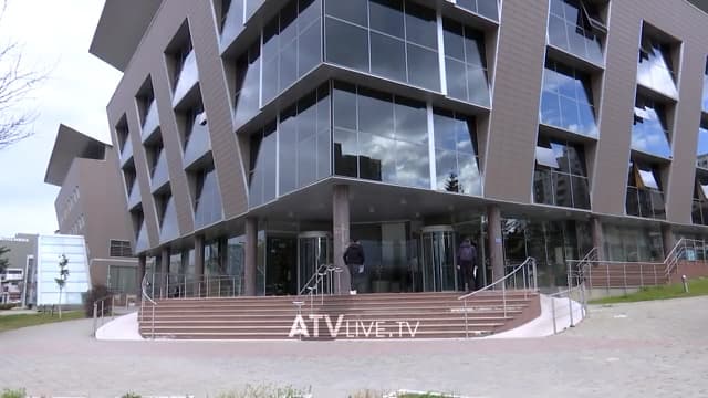 “Raporti i Progresit”, Kosovës i kërkohet rishikimi i teksteve dhe vlerësimi i mesimdhenesve