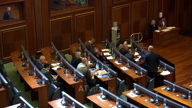 Pa pushtetin, opozita diskuton në Kuvend për ushqimin në FSK