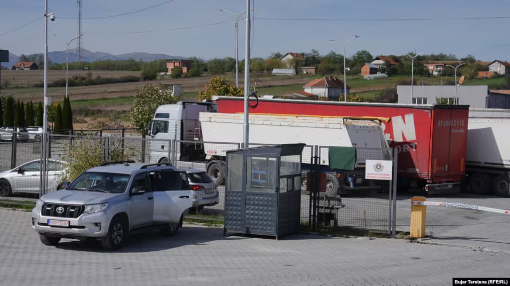 Sveçla njofton se është hapur pikëkalimi në Merdare për mallrat serbe