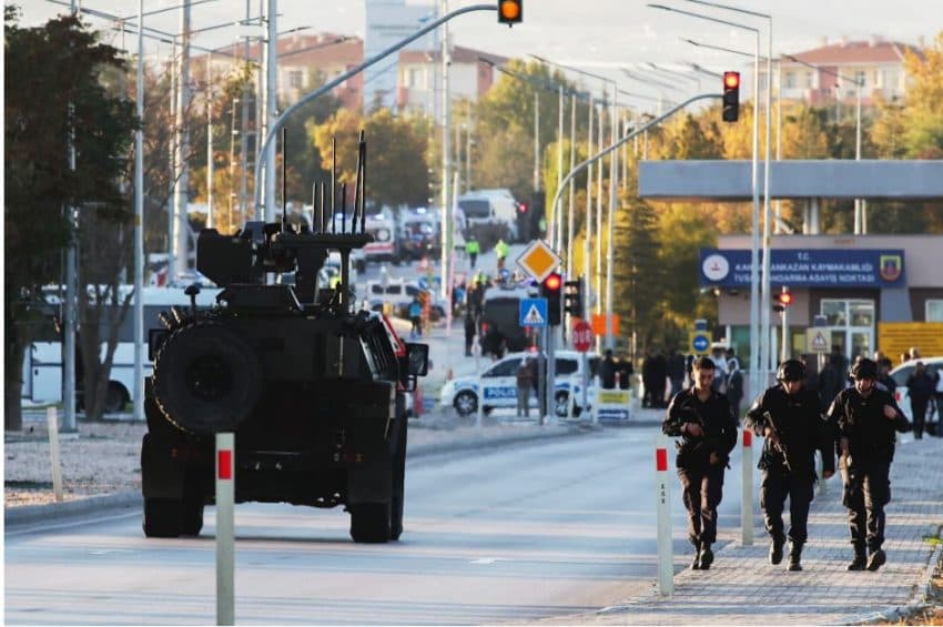 Turqia godet objektivat e militantëve kurdë në Irak dhe Siri pas sulmit vdekjeprurës ndaj kompanisë së mbrojtjes