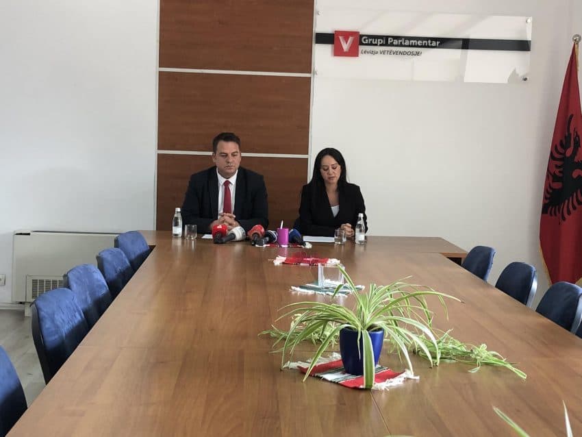 VV-ja s’merr pjesë në Komisionin Hetimor për tekstet shkollore, shkak kërkesa e opozitës për shkarkimin e Kusari-Lilës