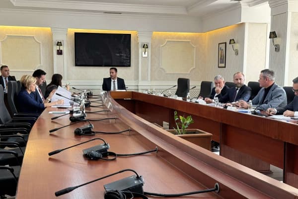 ​LVV i kundërpërgjigjet kërkesës së BE-së për dërgimin e draft-statutit të Asociacionit në Kushtetuese