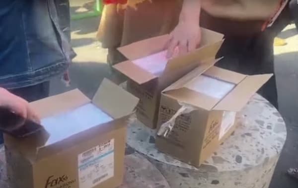 ​Protesta e opozitës para bashkisë, qëllojnë me sapun ndërtesën