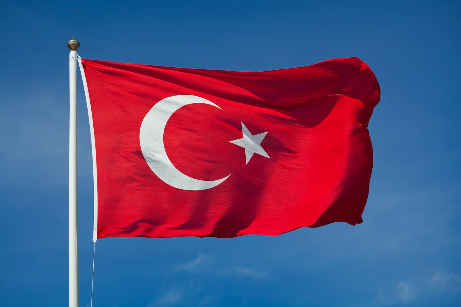 Turqia rrëzon një dron që iu afrua nga Deti i Zi