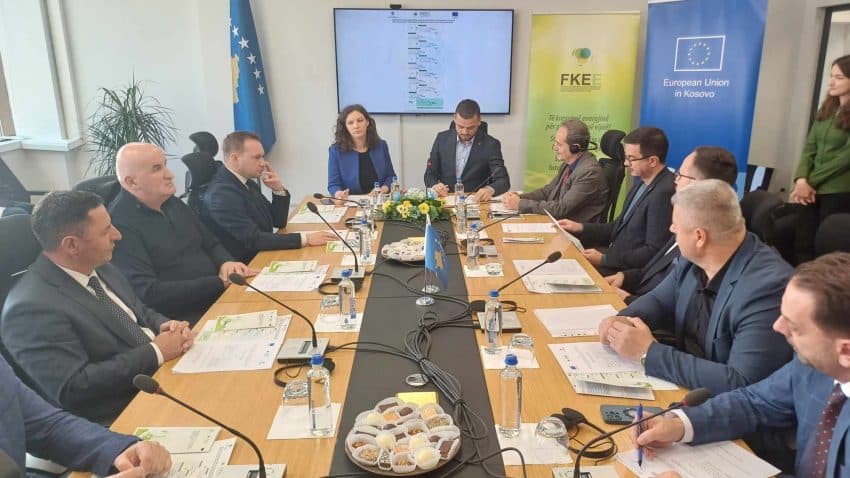 Fondi nënshkruan marrëveshje me 13 komuna për zbatimin e masave të efiçiencës në ndërtesa sociale