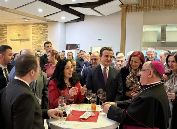 ​Pritje për Krishtlindje, imzot Dodë Gjergji përçon mesazh për paqe e dashuri