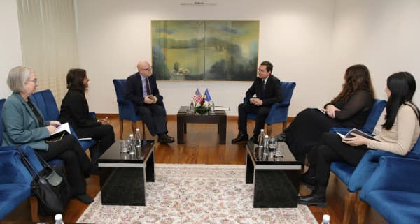 ​Hovenier jep detaje nga takimi lamtumirës me Kurtin