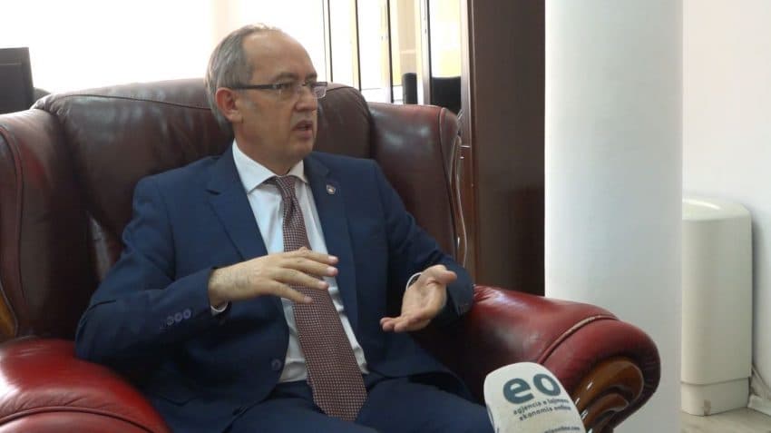 Reduktimet e energjisë, Hoti drejtuar Qeverisë: Propagandues dhe të paaftë
