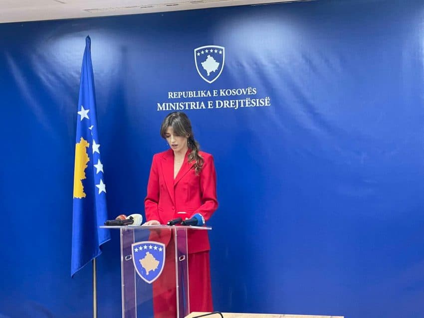 Haxhiu fajëson kryeprokurorin Isufaj për dështimet në sistemin prokurorial, e akuzon për politizim të ftesës ndaj Kurtit