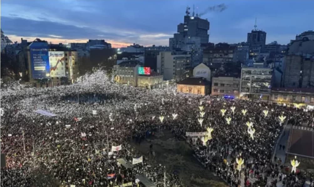 “Vuçiq ik”, protestë masive në Beograd, studentëve u bashkohen edhe banorë të tjerë, fermerë e artistë